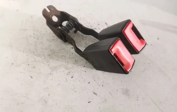 Ford Mondeo Mk III Rear seatbelt buckle
