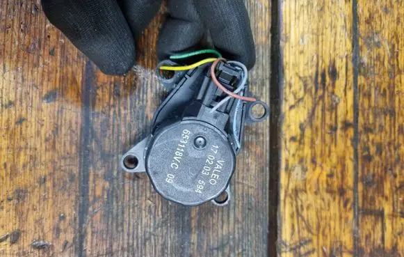 Citroen C5 Air flap motor/actuator 653118VC09 170203594