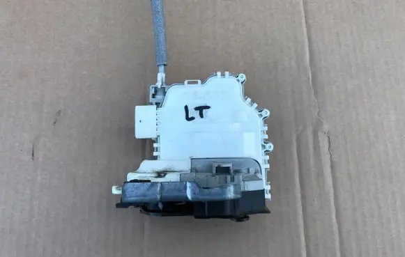 Audi A1 Rear door lock 8X0839015C
