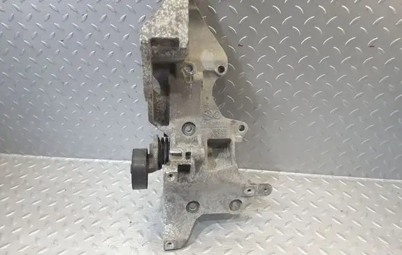Volkswagen Jetta VI Generator/alternator bracket 03L903143Q