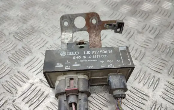 Skoda Fabia Mk2 (5J) Coolant fan relay 1J0919506M