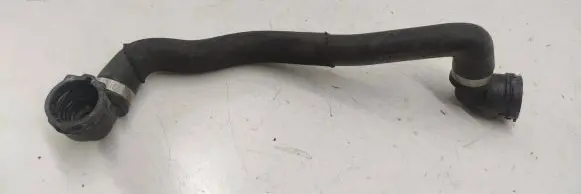 Coolant pipe/hose