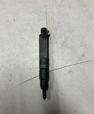 Volkswagen Golf IV Fuel injector 028130201T