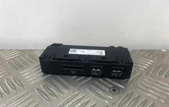Audi Q7 4M USB socket connector 4N0035726A