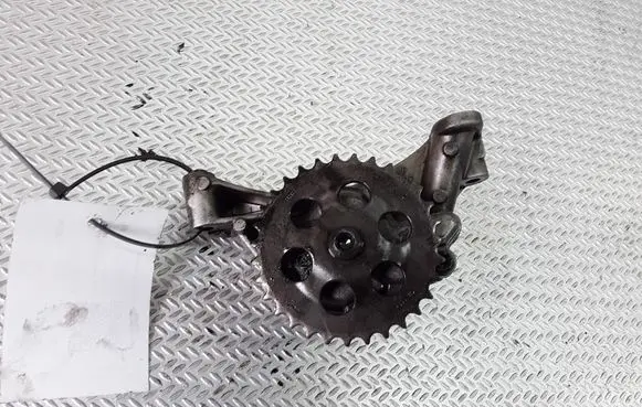 Volkswagen Golf IV Oil pump 06A115105B