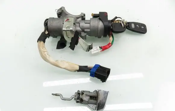 KIA Carens III Ignition lock ZDC2