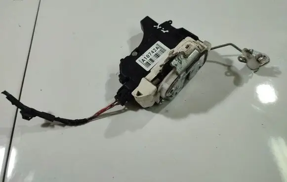 Mitsubishi Lancer X Front door lock