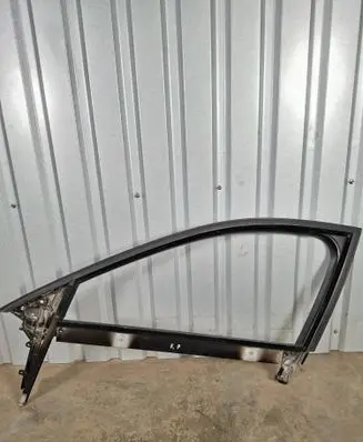 Audi A3 S3 8P Front door window/glass frame 8P4867367