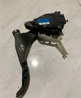 Volkswagen Golf IV Accelerator throttle pedal 6PV00777010