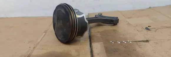 Ford Mustang VI Piston with connecting rod
