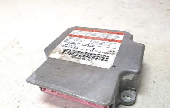 Suzuki Swift I Airbag control unit/module 3891062J02000