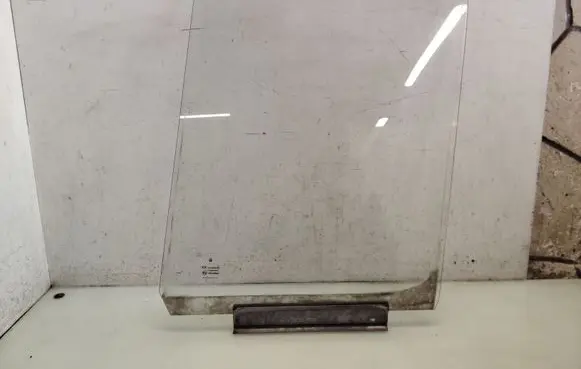 Volkswagen II LT Front door window/glass (coupe) 43R000042