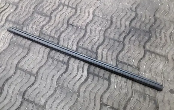 Volkswagen PASSAT B7 Rubber seal front door window/glass 3AA837471A
