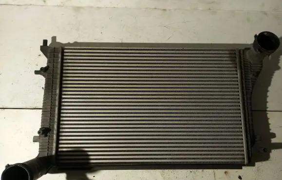 Skoda Octavia Mk2 (1Z) Intercooler radiator 1K0145803H