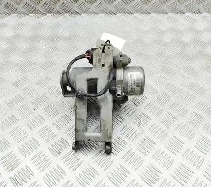 Mercedes-Benz C W205 Vacuum pump A0004303832