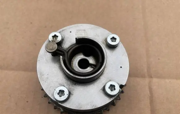Toyota Avensis T270 Camshaft pulley/ VANOS 130700T030