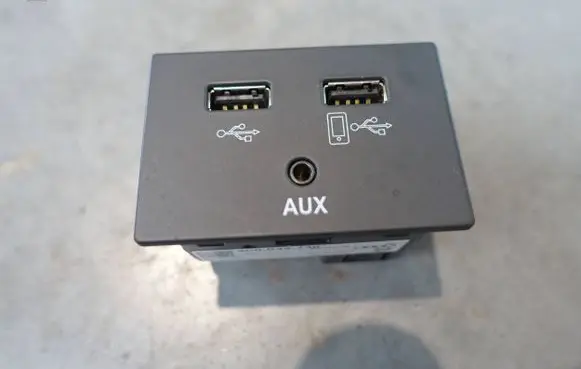 Audi A6 S6 C7 4G AUX in-socket connector 4G0035736 00726002318