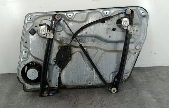 Volkswagen PASSAT B5.5 Front door window regulator with motor 