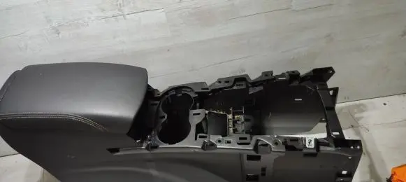 Renault Kadjar Armrest 969108008R 00176225 912717000