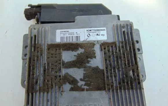 Renault Laguna I Engine control unit/module 7700860925
