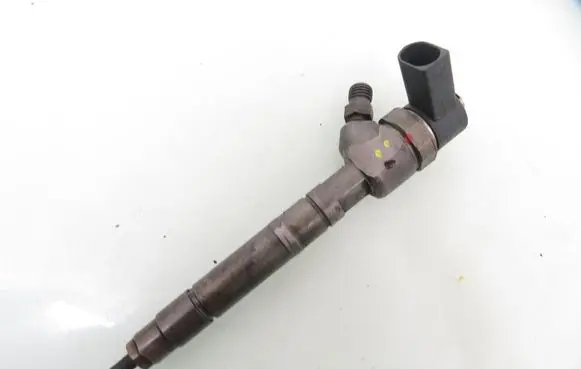 Mercedes-Benz C W203 Fuel injector 0445110100 A6110701387