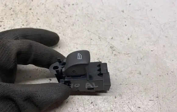 Volvo V70 Electric window control switch 31394840 13W274