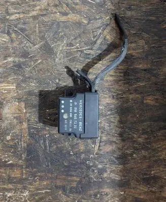 Mercedes-Benz C W202 Glow plug pre-heat relay 0185457232 899056000 SW4194