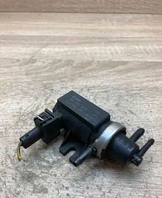 Audi A3 S3 8L Turbo solenoid valve 1H0906627 96T302 WithPlug
