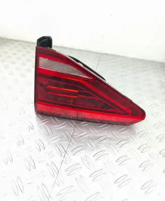 Tailgate rear/tail lights