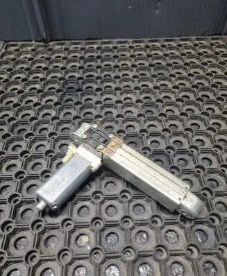 BMW 7 E65 E66 Seat adjustment motor 0390201953
