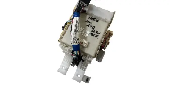 Toyota Yaris Fuse module 827300D260 099010D15