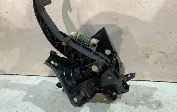 Ford S-MAX Clutch pedal 6G927B633 6G927B633NG