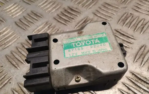 Lexus RX XU10 Heater blower fan relay 8716522040