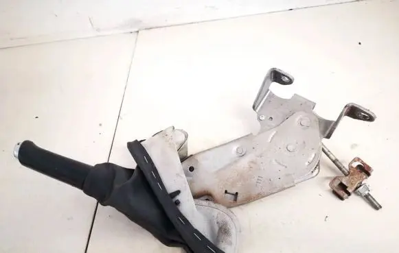 Handbrake/parking brake lever assembly