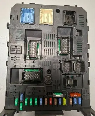 Peugeot 308 Fuse module 966405878002 281201906C 281192462C