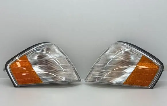Mercedes-Benz SL R129 Front indicator light 1315106915 1315106914