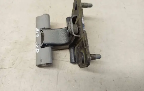Jeep Grand Cherokee (WK) Tailgate/trunk/boot hinge 