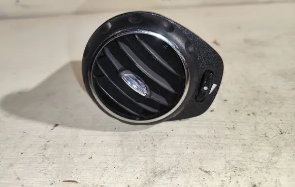 Alfa Romeo 147 Dash center air vent grill
