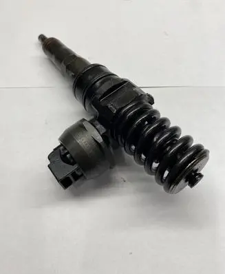Volkswagen PASSAT B6 Fuel injector 038130073AG
