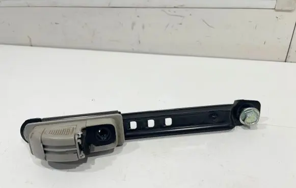 Chevrolet Captiva Seat belt height adjuster 