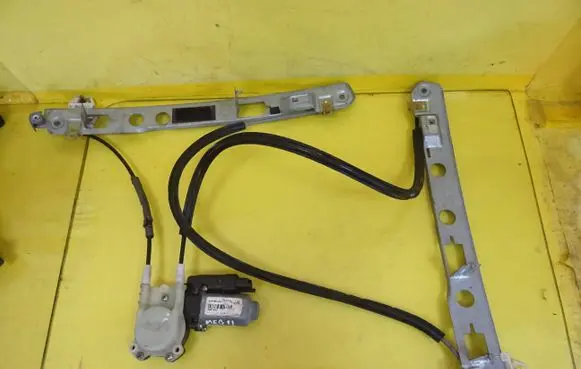 Renault Megane II Front door window regulator with motor 400795J
