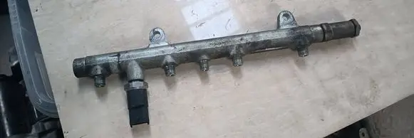 Opel Vivaro Fuel main line pipe 7700114017 0445214014
