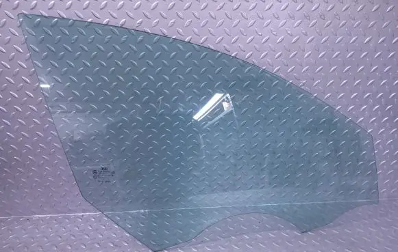 KIA Optima Front door window glass four-door 824212T030