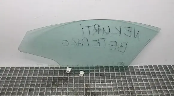 Mazda 3 II Front door window glass four-door