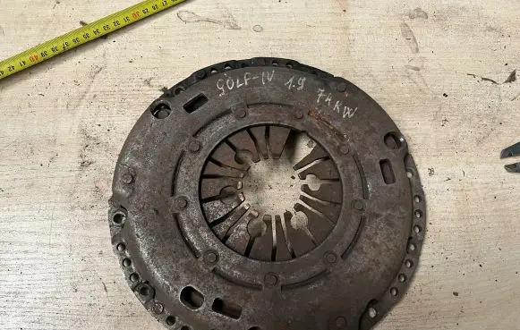 Volkswagen Golf IV Pressure plate 