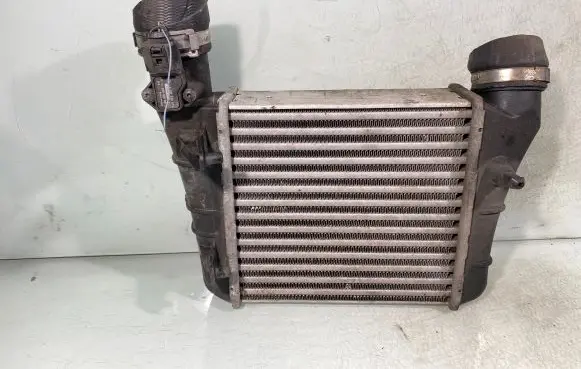 Audi A4 S4 B7 8E 8H Intercooler air channel guide 8e0145805aa