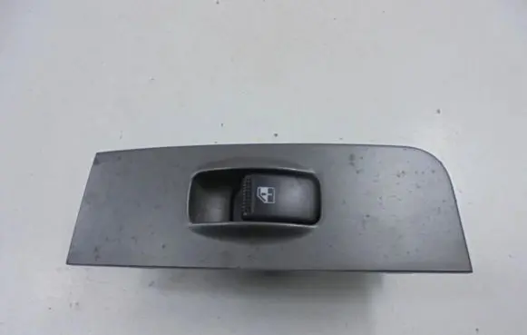 Hyundai Matrix Electric window control switch 93580-17500