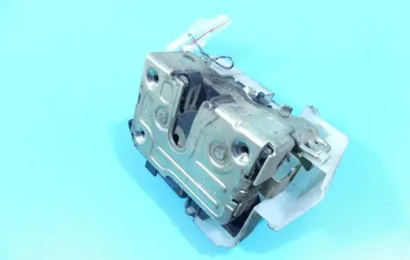 Renault Megane I Front door lock IMPRK1328461
