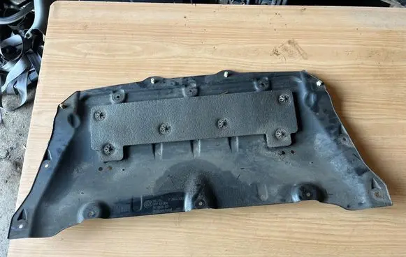 BMW 5 G30 G31 G38 Engine splash shield/under tray 51164310 7363730