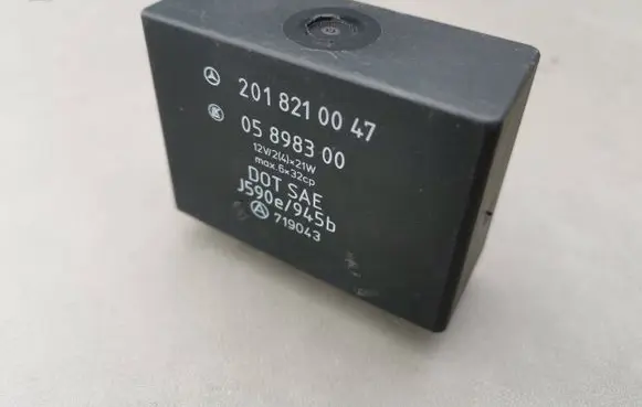 Mercedes-Benz S W126 Light relay 2018210047 05898300 719043
